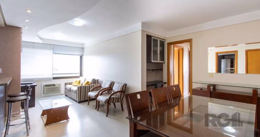 Apto com 3 dormitórios,  sendo 1 suíte, ampla sala de estar jantar, cozinha semi mobiliada, vista magnifica para o Guaíba, com direito a pôr-do-sol, no nono andar. Dependência de empregada e lavanderi