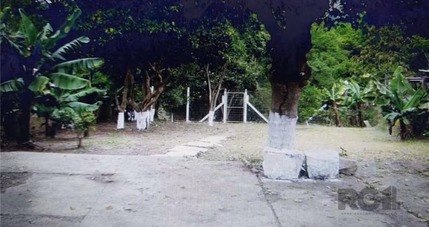 Excelente terreno com 1.234 m² localizado no bairro Teresópolis, próximo ao Bourbon/Zaffari e demais comércios, bancos escolas e Universidade. Acesso facilitado à Perimetral, possibilitando agilidade 