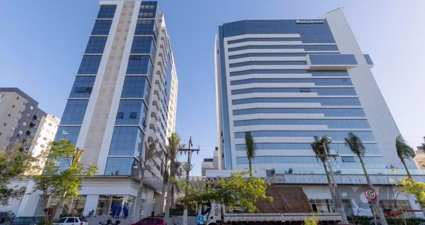 Studio comzinha e churrasqueira integrada. Possio uma vaga individual. Prédio com infraestrutura completa, sendo ela: academia, salão de festas, piscina, elevadores e portaria 24 horas. Preço e dispon