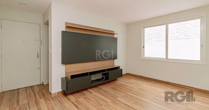 Apartamento localizado no bairro Vila Ipiranga, térreo. Imóvel com 2 dormitórios, sala de estar/jantar, cozinha, banheiro social, área de serviço e pisos em cerâmica. Imóvel com posição solar privileg