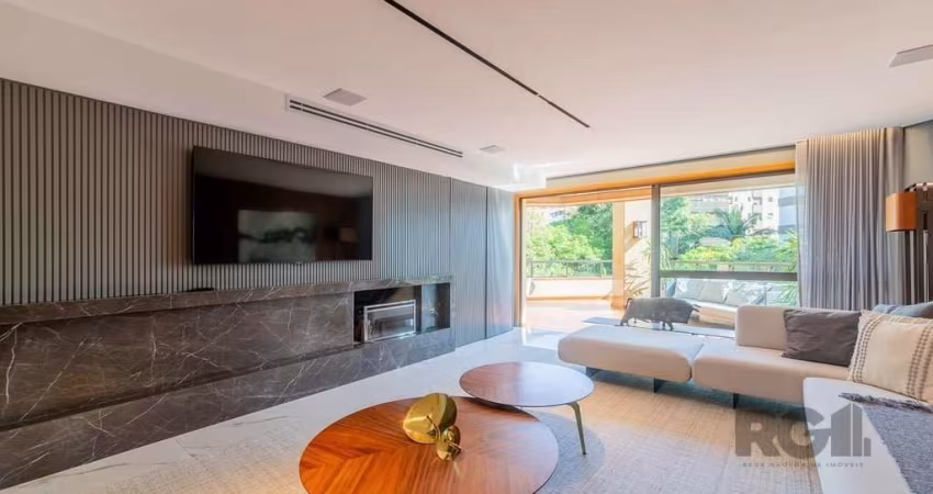 Apartamento com 405 m² de área privativa, 4 suítes transformadas em 3, TOTALMENTE REFORMADO, com 4 vagas de garagem no coração do bairro Moinhos de Vento. Decorado por arquiteta renomada, amplo living