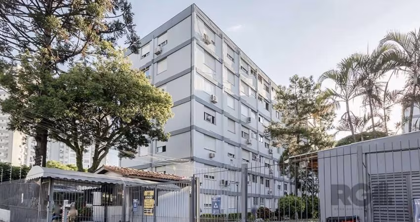 Ótima oportunidade de morar em um condomínio tranquilo no bairro Partenon! Apartamento com dois dormitórios, um banheiro, sala de estar, cozinha, e área de serviço, e ótima posição solar. Além disso, 