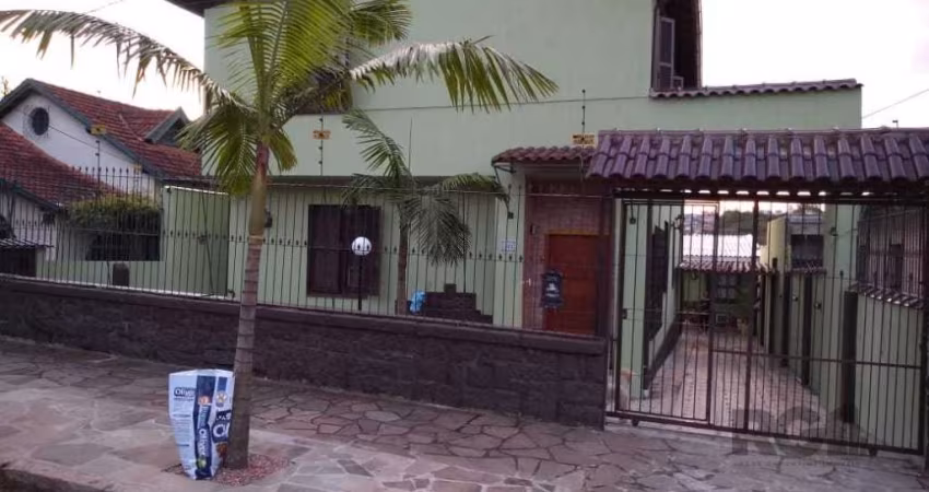 Ótima oportunidade de prédio comercial no bairro Santa Tereza! Com uma área total de 338m², o edifício conta com quatro apartamentos independentes.&lt;BR&gt;São duas unidades no andar superior, cada u