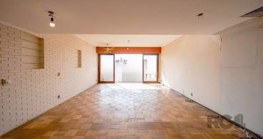 Apartamento Amplo com 3 Quartos (1 Suíte), 2 Vagas e Vista Deslumbrante no Moinhos de Vento.&lt;BR&gt;Detalhes do Imóvel:&lt;BR&gt;Apartamento espaçoso de 195 m² privativos em andar alto, com vista im