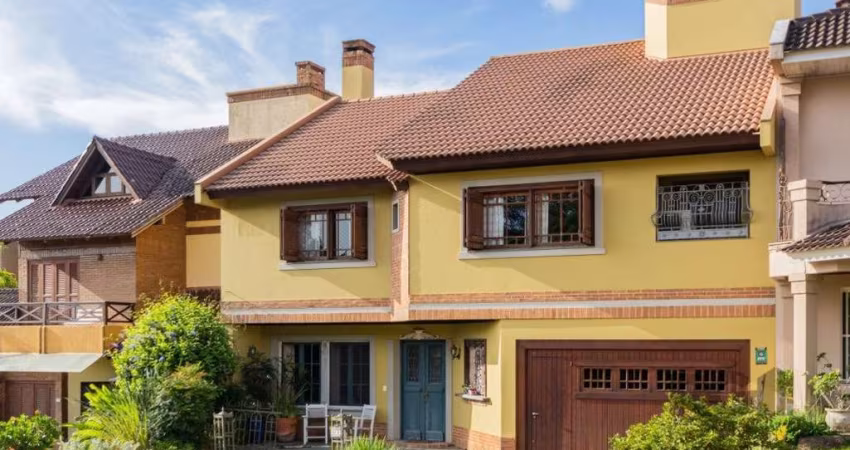 MARAVILHOSO CONDOMINIO DE CASAS  DE ALTO PADRAO A 5 MINUTOS DE IGUATEMI, localizada em um condomínio exclusivo de apenas 10 residências, é verdadeiramente uma joia arquitetônica. Com um ambiente compl