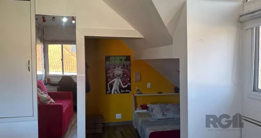 Casa à venda  em condomínio fechado  no Vivenda Ecoville semi -mobiliada. Fica todos os móveis fixos, Cook-top, Geladeira, Micro-ondas e forno elétrico, maquina de lavar louça, maquina de lavar e seca
