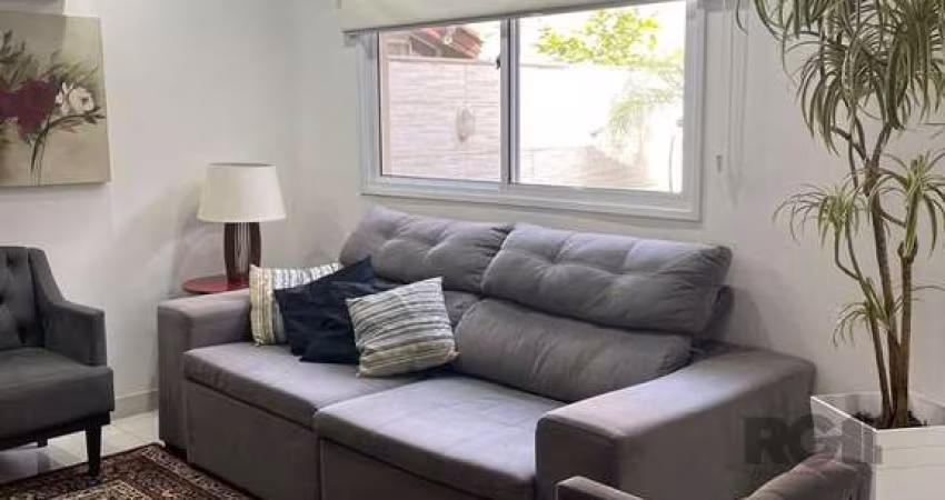 Casa à venda  em condomínio fechado  no Vivenda Ecoville toda mobiliada e decorada. Fica todos os móveis, eletrodomésticos e decorações, residência com 3 dormitórios, 1 suíte,  sótão transformado em u