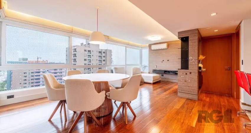 Apartamento Amplo no Bairro Petrópolis - Oportunidade de Luxo!&lt;BR&gt;&lt;BR&gt;Vende-se apartamento amplo de 112 m² no bairro Petrópolis, com 2 dormitórios (originalmente 3, com fácil reversão), 2 