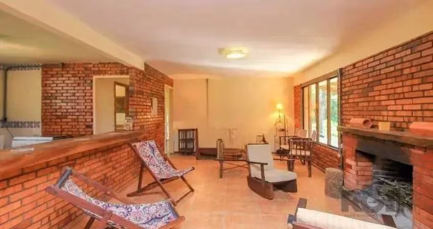 Casa a venda em Belém Novo - Zona Sul de Porto Alegre, 3 quartos. 5.000m², podendo até 3 vagas......&lt;BR&gt;Área do Terreno: 5.000m² de natureza e tranquilidade.&lt;BR&gt;Casa Térrea com amplo livin