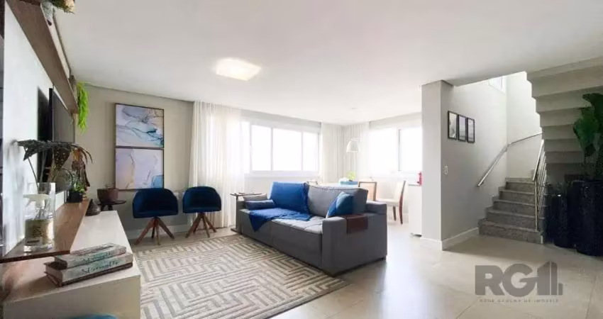 Cobertura Duplex MOBILIADA E DECORADA   distribuida com três suites climatizadas , living , sala de jantar e estar , um banheiro social com ventilação natural , churrasqueira , dois terraços independe