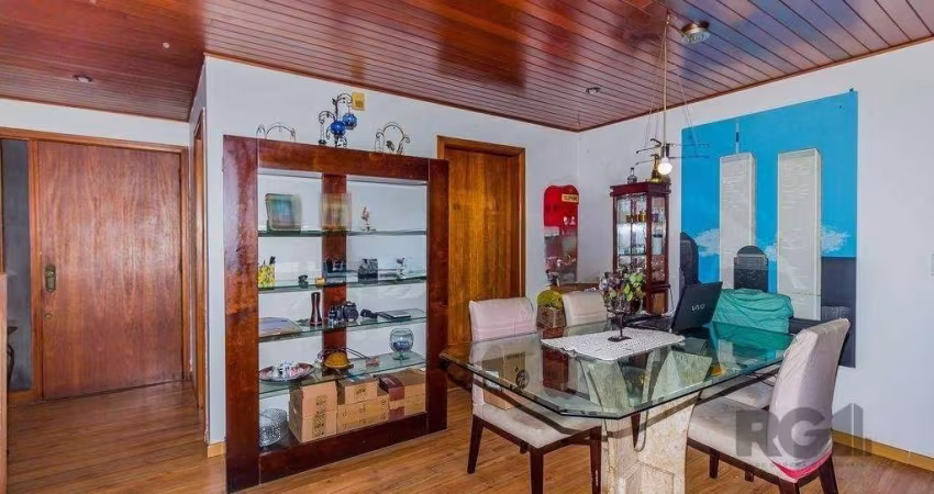 Cobertura a venda no Bairro Petrópolis, Porto Alegre. 3 dormitórios, 3 vagas, 1 suíte, Área Total: 414 m², Lareira, sacada aberta, piscina no terraço, ultimo andar, elevador, salão de festas...&lt;BR&