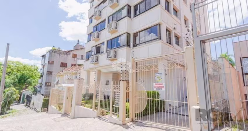 Semi mobiliado. Gracioso apartamento, frente, orientação norte/leste com 90m2 privativos, próximo a todos os recursos do bairro.&lt;BR&gt;3 dormitórios (1 suite) (o 3 dormitório transformado em clouse
