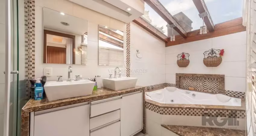 Vende-se casa em condomínio com 4 dormitórios sendo 2 suítes, no bairro Ipanema. O imóvel dispõe de 4 dormitórios, 1 suíte máster com closet, banheira de hidromassagem e sacada, 1 suítes com banheira 