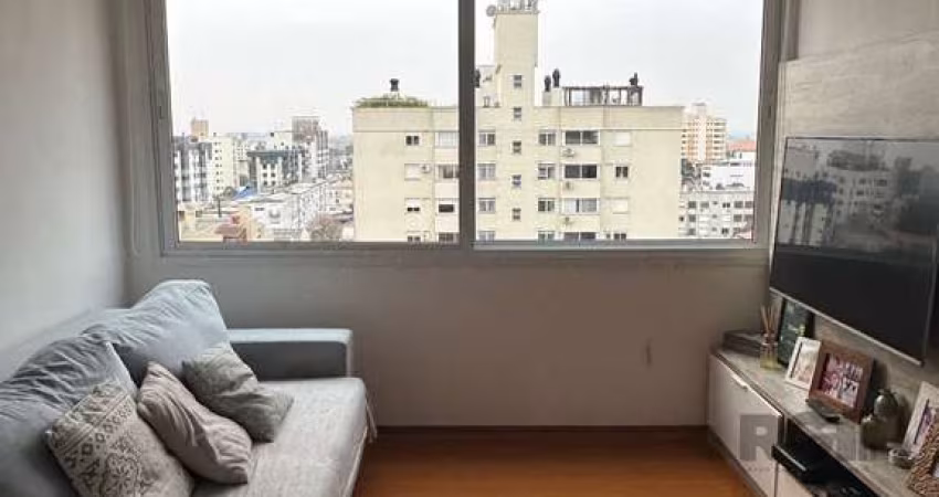 Apartamento no bairro Higienópolis em Porto  Alegre. 2 dormitórios sendo 1 suíte com ventilação natural. Living com  dois ambientes. Cozinha americana, churrasqueira, andar alto, vista ampla de todas 