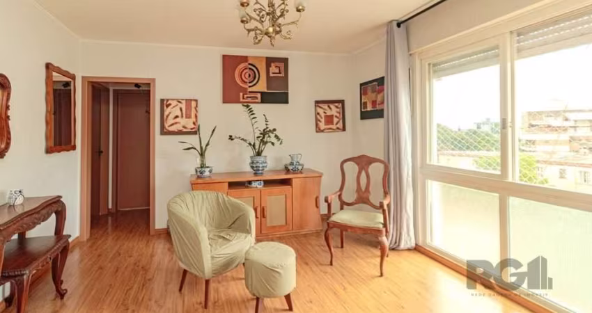 Ótimo apartamento de 74m² com 2 dormitórios, cozinha e banheiro reformada com móveis planejados, dependência auxiliar, área de serviço, cozinha, sala, banheiro social, bem iluminado e ventilado. Com 1