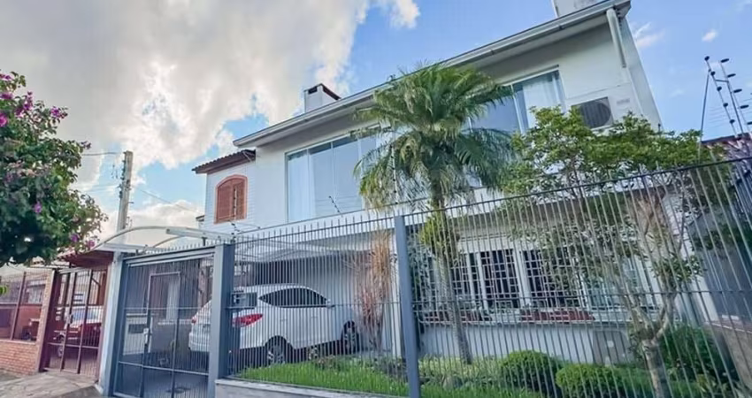 Descubra esta encantadora casa mobiliada à venda no Bairro Santa Maria Goretti, na Zona Norte de Porto Alegre, uma joia residencial com excelente preço. Esta propriedade é ocupada pelo proprietário e 