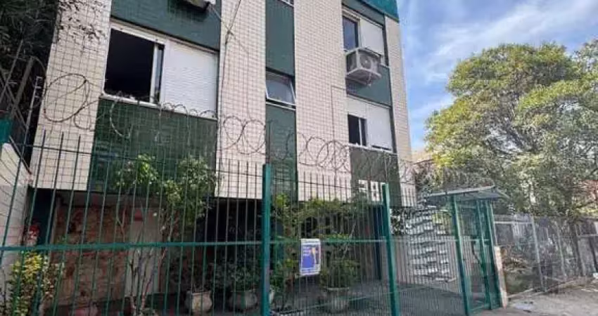 Apartamento garden a venda, semi mobiliado, com dois dormitórios, living amplo, cozinha com copa, banheiro social, ar condicionado split nos dormitórios, aquecedor à gás, além de área externa com chur
