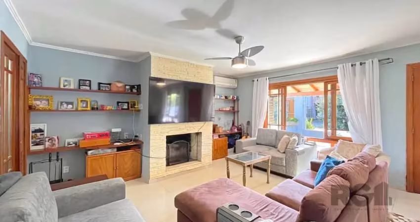 Excelente casa térrea no Imperial park. Casa térrea na construção principal, sendo esta com: 3 dormitórios, sendo 1 suíte com closet, banheira de hidromassagem, chuveiro independente e 2 cubas. Banhei