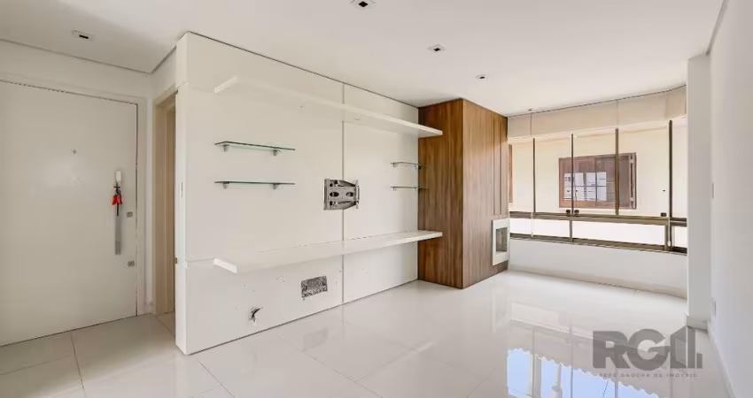 Excelente cobertura a venda no bairro Jardim Itu semi-mobiliada. &lt;BR&gt;&lt;BR&gt;Com 3 dormitórios, suite com móveis sob medida, living, cozinha com móveis fixos, churrasqueira a carvão, jacuzzi, 