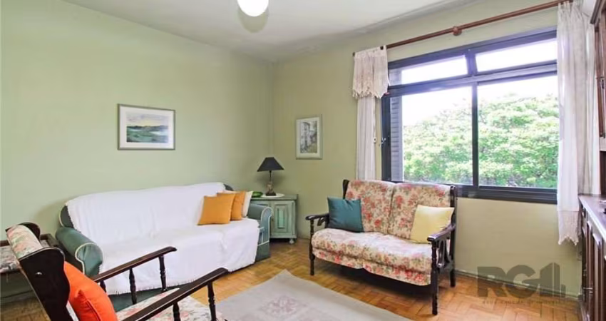Bem-vindo ao seu novo lar! Este encantador apartamento de 92 metros quadrados oferece um ambiente espaçoso e acolhedor para você e sua família desfrutarem da vida com conforto e estilo. Espaço é algo 