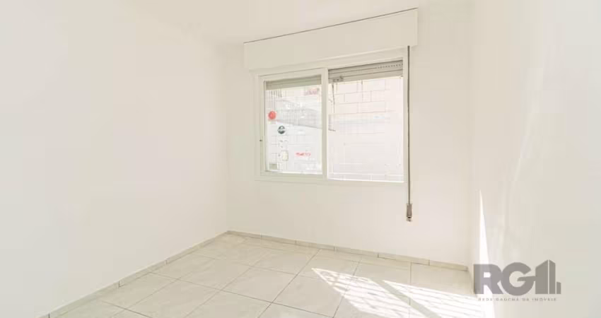 Descubra seu novo lar neste encantador apartamento à venda no bairro São Sebastião, Porto Alegre. Localizado em uma área residencial tranquila e segura, este imóvel oferece ótimo preço e está em boas 