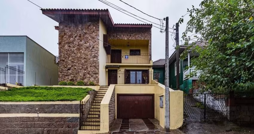 Descubra essa incrível casa à venda em Porto Alegre, no bairro Vila Ipiranga, uma das regiões mais tranquilas e valorizadas da cidade. Com um ótimo preço, esta propriedade residencial é ideal para que
