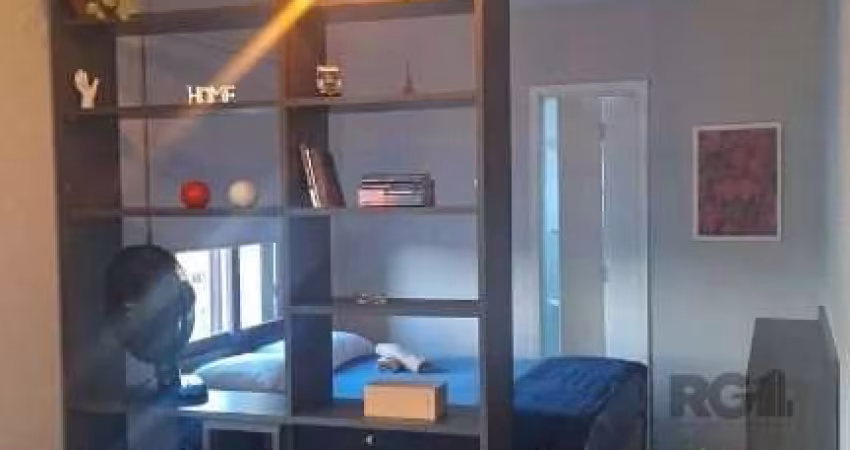 Apartamento na Azenha Ideal para Moradia ou Investimento Localizado na parte mais residencial do bairro Azenha, na divisa com o Menino Deus, este imóvel é perfeito para quem busca praticidade, boa loc