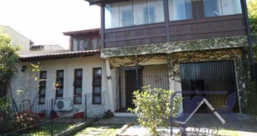 Casa para Venda - 200m², 3 dormitórios, sendo 1 suites, 4 vagas - Guarujá