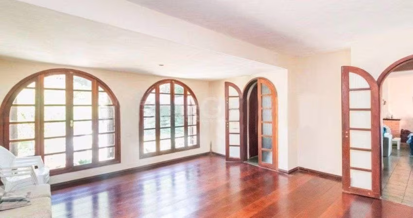 Casa para Venda - 279.1m², 4 dormitórios, sendo 1 suites, 5 vagas - Vila Nova