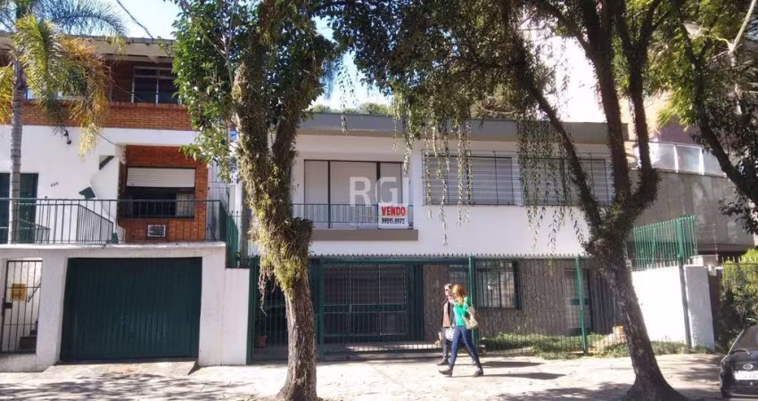 Casa para Venda - 363m², 3 dormitórios, sendo 1 suites, 2 vagas - São João