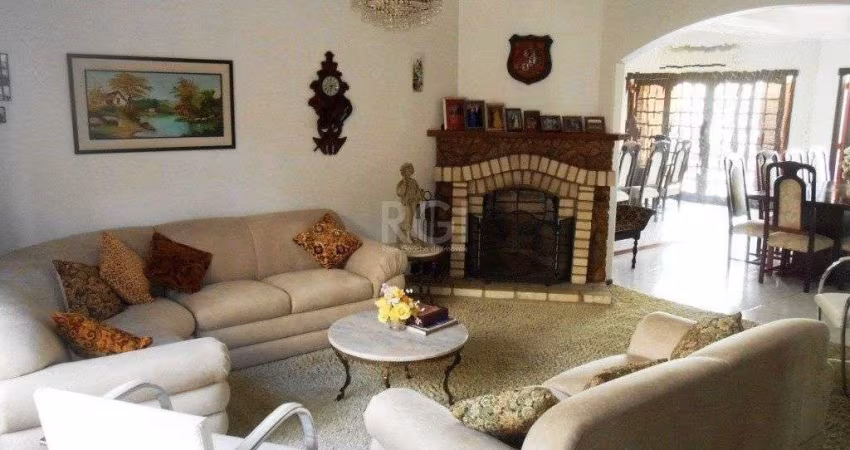 Casa para Venda - 382.61m², 4 dormitórios, sendo 2 suites, 6 vagas - Chácara das Pedras