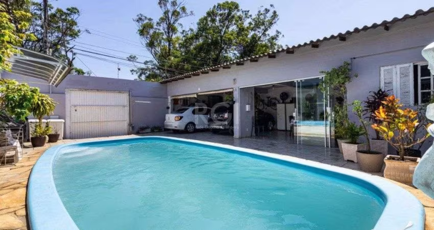 Casa com piscina no Bairrro Jardim Planalto em Porto Alegre
