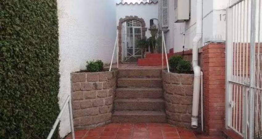 Casa para Venda - 400m², 3 dormitórios, sendo 1 suites, 2 vagas - Glória