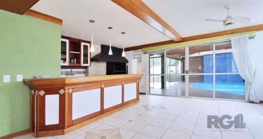 Excelente casa de 324m² com 4 dormitórios e 2 vagas.