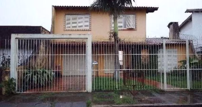 Casa para Venda - 275m², 4 dormitórios, 2 vagas - Guarujá
