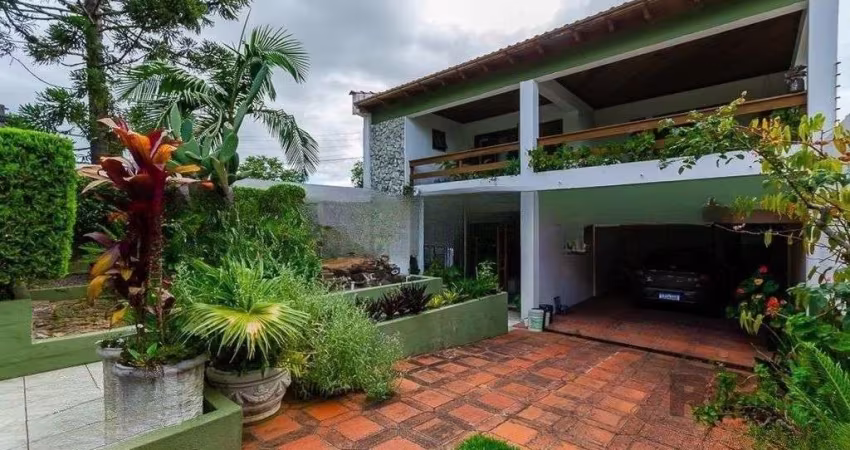 Casa de 3 dormitórios no bairro Vila Jardim