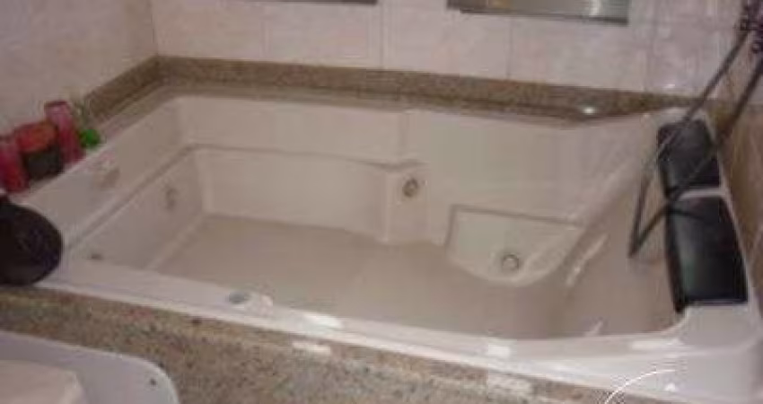 casa com 4 dormitórios, sendo uma suíte , e 530 area privativa