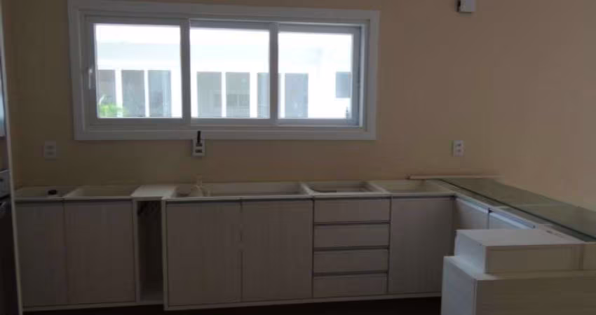Casa para Venda - 305m², 3 dormitórios, sendo 3 suites, 4 vagas - Nonoai