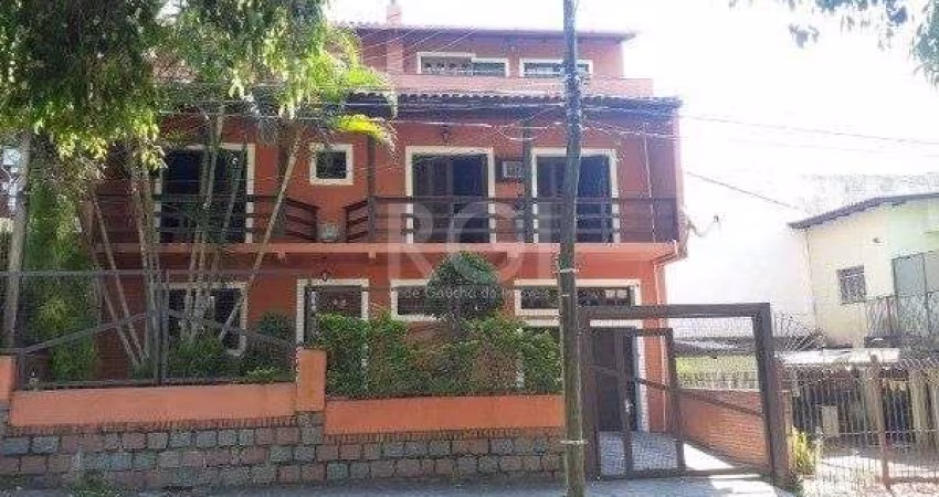 Casa para Venda - 220m², 4 dormitórios, sendo 1 suites, 2 vagas - Tristeza