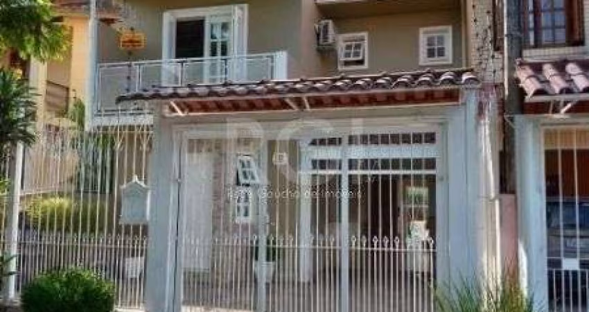 Casa para Venda - 231.52m², 3 dormitórios, sendo 1 suites, 2 vagas - Imperial Parque