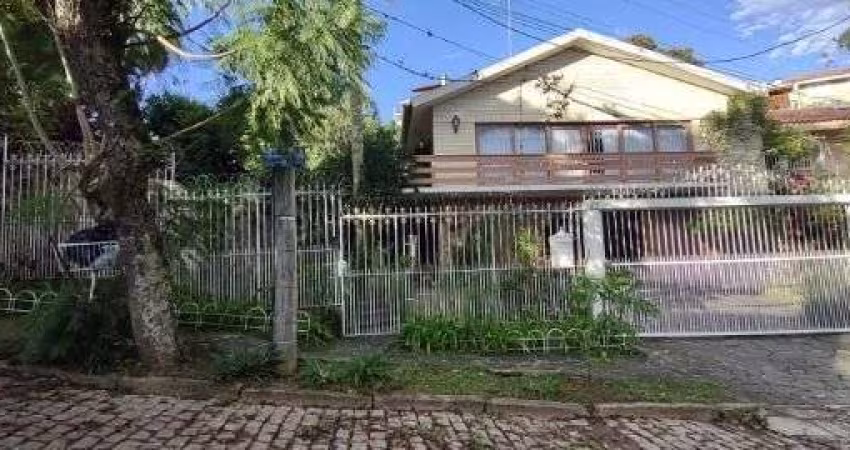 Casa em Porto Alegre, no bairro Jardim Isabel, com 5 dormitório(s), e 5 banheiros, à venda.