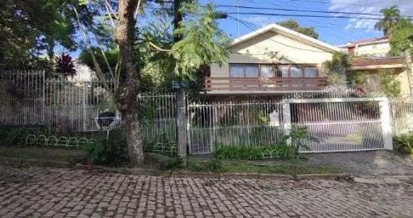 Casa em Porto Alegre, no bairro Jardim Isabel, com 5 dormitório(s), e 5 banheiros, à venda.