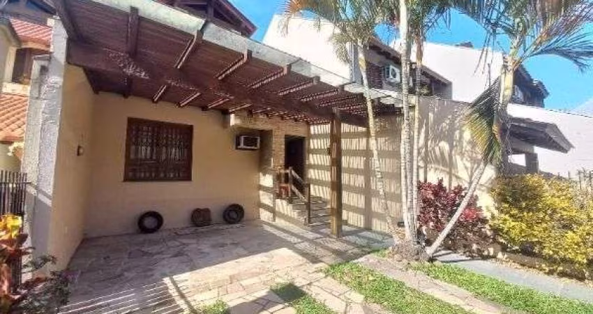 Casa em Porto Alegre, no bairro Ipanema, com 3 dormitório(s), e 3 banheiros, à venda.