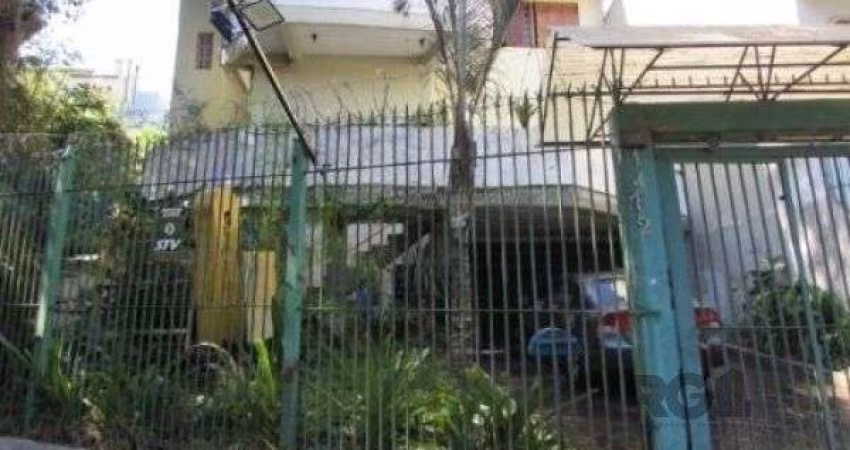 Casa em Porto Alegre, no bairro Nonoai, com 4 dormitório(s), e 4 banheiros, à venda.