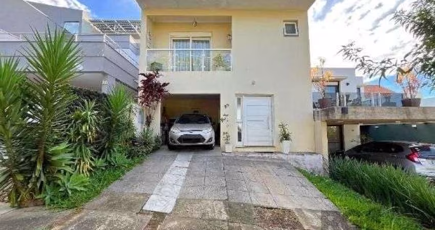 Casa Condominio em Porto Alegre, no bairro Vila Nova, com 3 dormitório(s), e 3 banheiros, à venda.