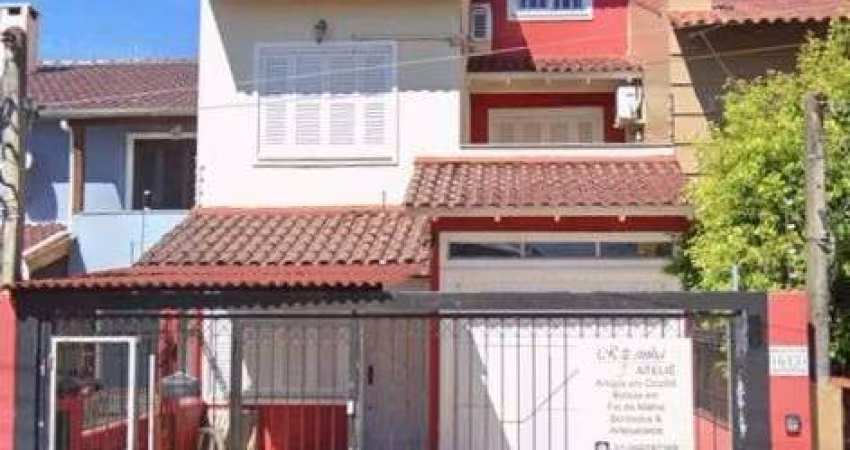 Casa em Porto Alegre, no bairro Hípica, com 3 dormitório(s), e 3 banheiros, à venda.