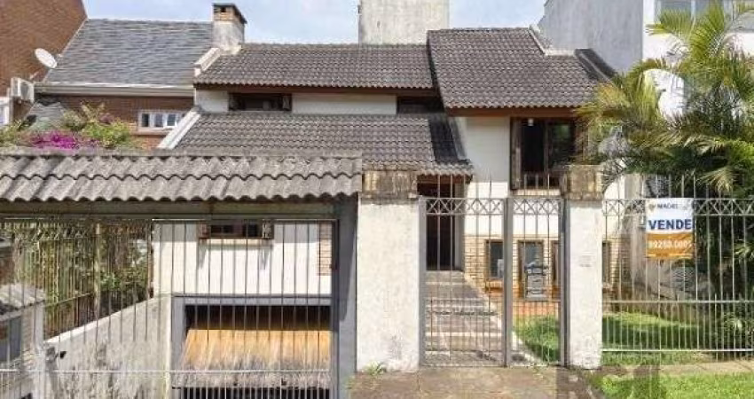 Casa em Porto Alegre, no bairro Ipanema, com 3 dormitório(s), à venda.