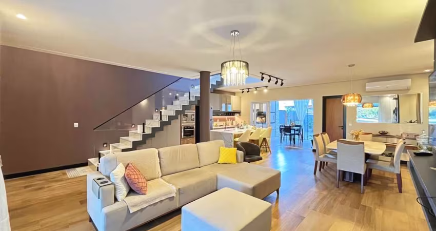 Casa à venda com 174m², 3 dormitórios, 3 suítes, 2 vagas, no bairro Hípica em Porto Alegre