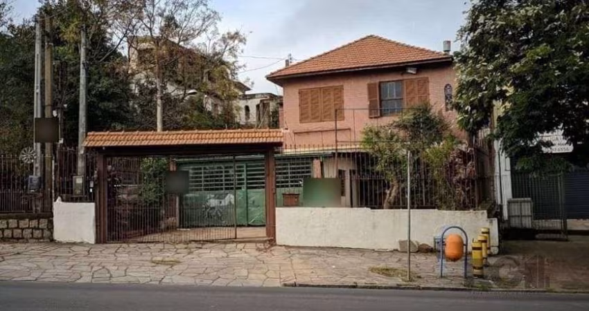 Casa para Venda - 200m², 5 dormitórios, sendo 1 suites, 4 vagas - Glória