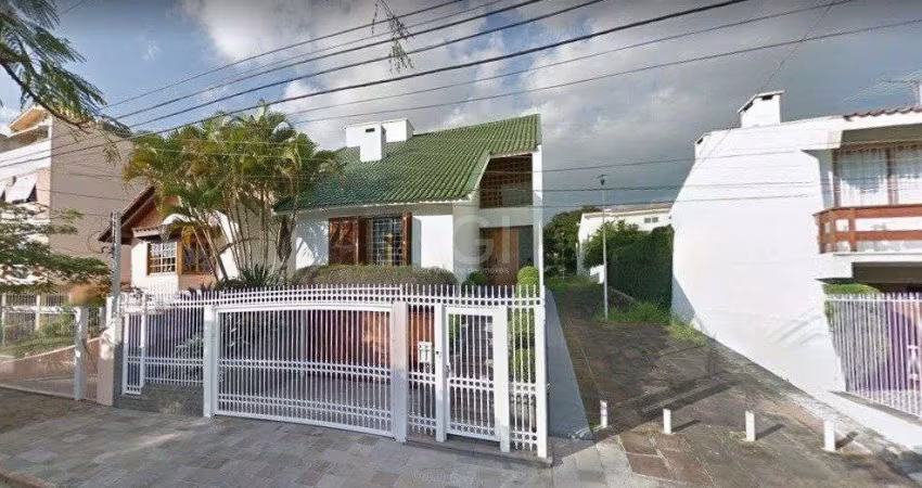 Casa para Venda - 380m², 3 dormitórios, sendo 1 suites, 5 vagas - Jardim Lindóia